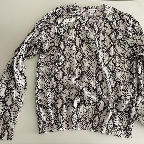 MINNIE ROSE PRINT SWEATER - Picture 2 of 5